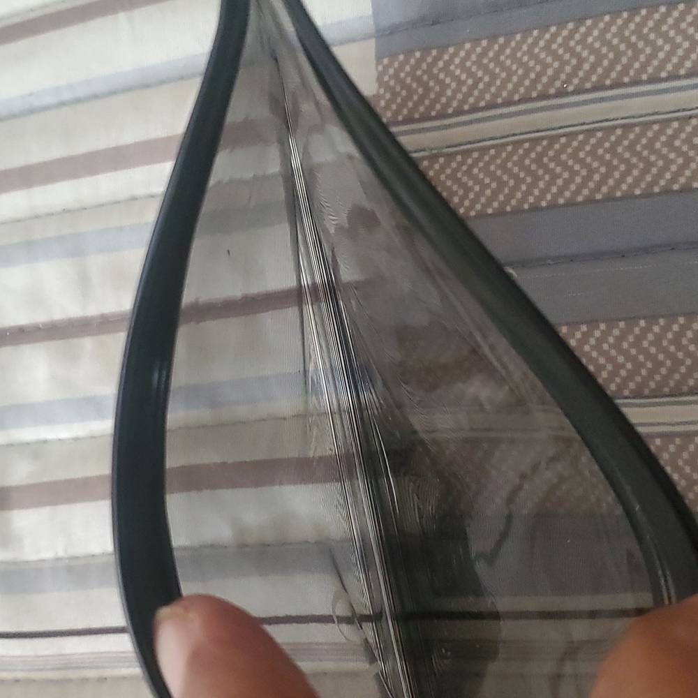Guess Pouch - Picture 3 of 4